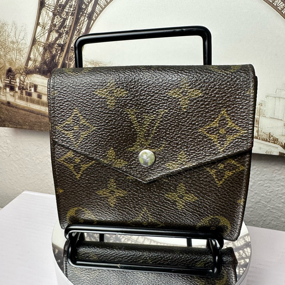 👜LOUIS VUITTON Monogram Compact Wallet